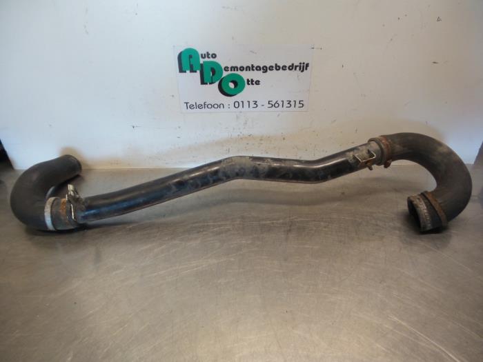 Gebruikte Intercooler Buis Saab 9-5 (YS3E) 3.0 TiD V6 24V Prijs € 50,00 Margeregeling aangeboden door Autodemontagebedrijf Otte