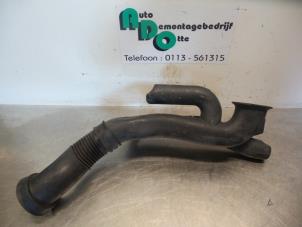 Gebruikte Aanzuigslang Lucht Opel Zafira (M75) 2.2 16V Direct Ecotec Prijs € 15,00 Margeregeling aangeboden door Autodemontagebedrijf Otte
