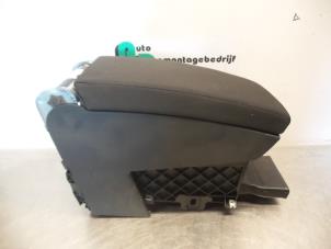 Gebruikte Armleuning Volkswagen Passat Prijs € 75,00 Margeregeling aangeboden door Autodemontagebedrijf Otte