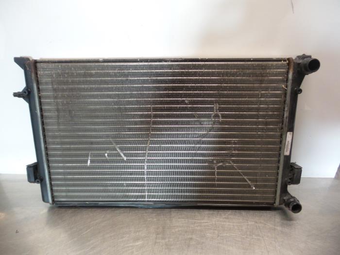 Gebruikte Radiateur Volkswagen Touran (1T1/T2) 1.6 FSI 16V Prijs € 40,00 Margeregeling aangeboden door Autodemontagebedrijf Otte