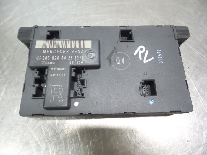 Computer Body Control van een Mercedes-Benz C Combi (S203) 2.6 C-240 18V 2001