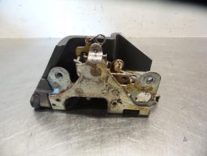 Gebruikte Deurslot Mechaniek 4Deurs links-achter Mercedes 260SE-600SEL Prijs € 30,00 Margeregeling aangeboden door Autodemontagebedrijf Otte