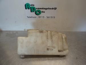 Gebruikte Ruitensproeiertank voor Mercedes 260SE-600SEL Prijs € 25,00 Margeregeling aangeboden door Autodemontagebedrijf Otte