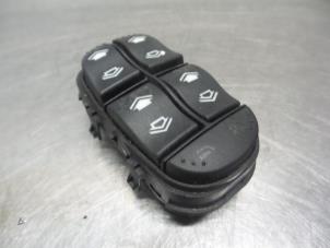 Gebruikte Raam schakelaar elektrisch Ford Focus 1 1.8 16V Prijs € 25,00 Margeregeling aangeboden door Autodemontagebedrijf Otte