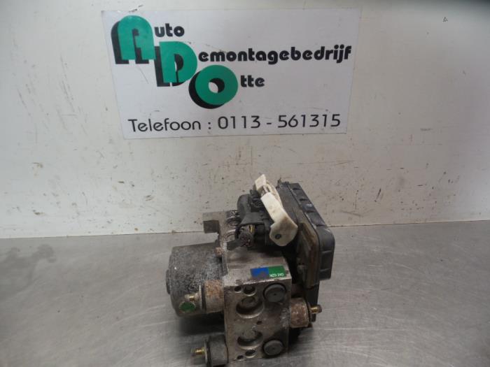 ABS Computer van een Mazda 6 Sportbreak (GY19/89) 2.0i 16V 2002