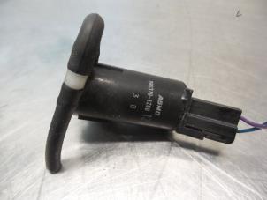 Gebruikte Ruitensproeierpomp achter Daihatsu Sirion/Storia (M1) 1.0 12V DVVT Prijs € 10,00 Margeregeling aangeboden door Autodemontagebedrijf Otte