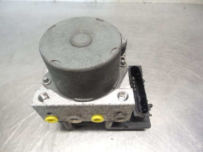 Gebruikte ABS Computer Nissan Micra (K12) 1.2 16V Prijs € 35,00 Margeregeling aangeboden door Autodemontagebedrijf Otte