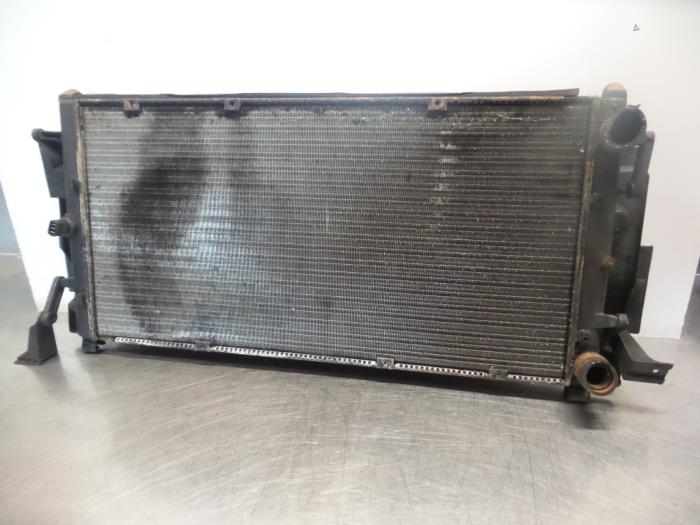 Gebruikte Radiateur Volkswagen Transporter/Caravelle T4 2.0,Caravelle Prijs € 50,00 Margeregeling aangeboden door Autodemontagebedrijf Otte