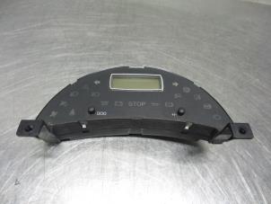 Gebruikte Display Interieur Peugeot 807 2.2 HDiF 16V Prijs € 75,00 Margeregeling aangeboden door Autodemontagebedrijf Otte