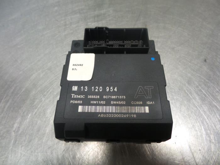 Gebruikte Bodycontrol Module Opel Vectra C GTS 1.8 16V Prijs € 50,00 Margeregeling aangeboden door Autodemontagebedrijf Otte