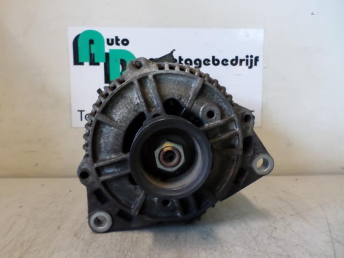 Dynamo van een Ford Mondeo II 2.0i 16V 1996