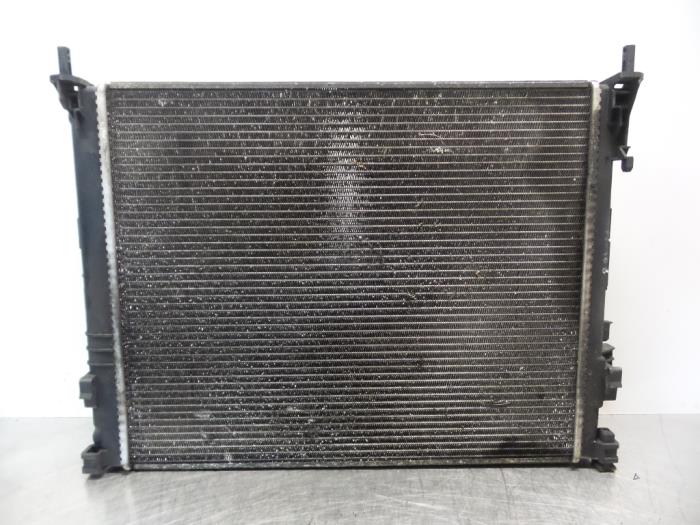Gebruikte Radiateur Renault Trafic New (FL) 1.9 dCi 100 16V Prijs € 40,00 Margeregeling aangeboden door Autodemontagebedrijf Otte