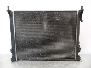 Gebruikte Radiateur Renault Trafic New (FL) 1.9 dCi 100 16V Prijs € 40,00 Margeregeling aangeboden door Autodemontagebedrijf Otte