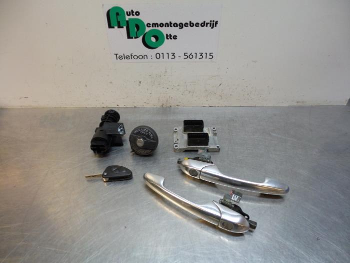 Gebruikte Kontaktslot + computer Alfa Romeo 147 (937) 2.0 Twin Spark 16V Prijs € 50,00 Margeregeling aangeboden door Autodemontagebedrijf Otte