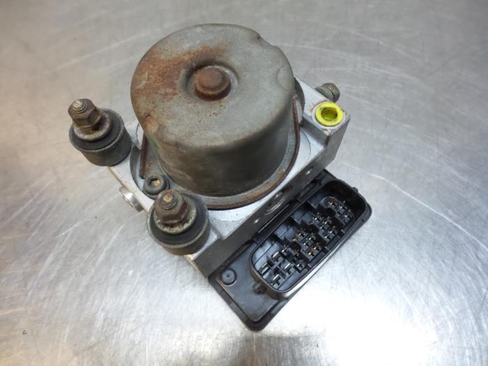 Gebruikte Computer ABS Toyota Yaris (P1) 1.0 16V VVT-i Prijs € 25,00 Margeregeling aangeboden door Autodemontagebedrijf Otte