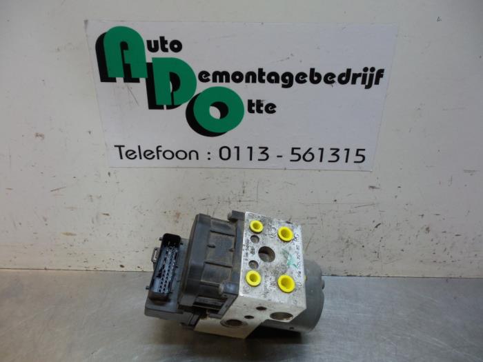 Gebruikte ABS Computer Peugeot 406 (8B) 1.8 16V Bifuel Prijs € 150,00 Margeregeling aangeboden door Autodemontagebedrijf Otte