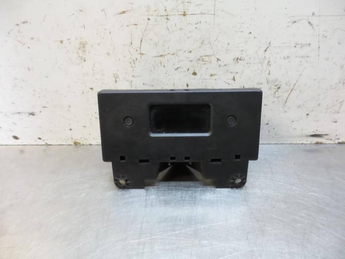 Gebruikte Display Interieur Peugeot 206 (2A/C/H/J/S) 1.1 XN,XR Prijs € 15,00 Margeregeling aangeboden door Autodemontagebedrijf Otte