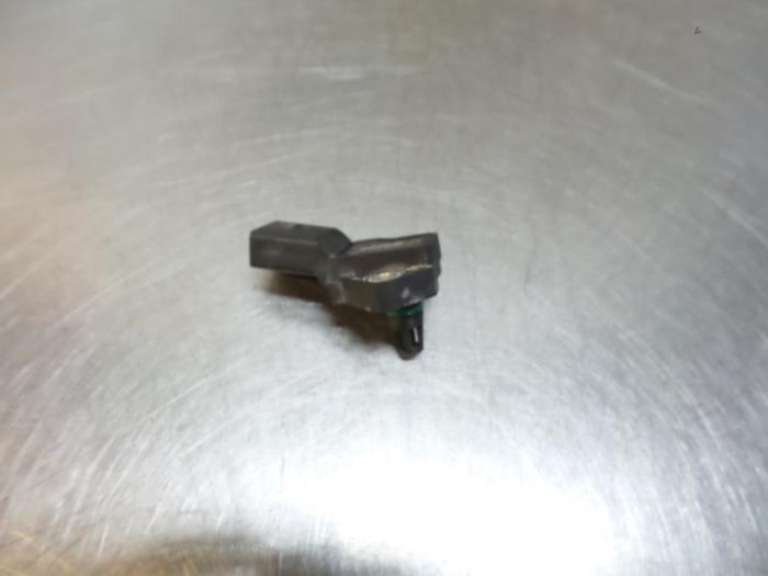 Gebruikte Map Sensor (inlaatspruitstuk) Volkswagen Caddy III (2KA,2KH,2CA,2CH) 2.0 SDI Prijs € 10,00 Margeregeling aangeboden door Autodemontagebedrijf Otte