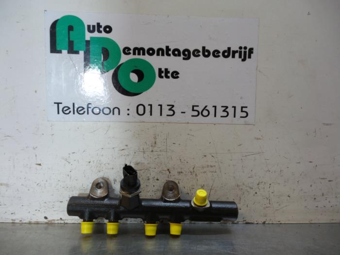 Gebruikte Brandstofverdeler Renault Clio IV Estate/Grandtour (7R) 1.5 Energy dCi 75 FAP Prijs € 75,00 Margeregeling aangeboden door Autodemontagebedrijf Otte