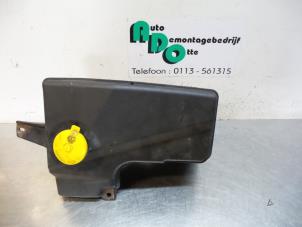 Gebruikte Ruitensproeiertank voor Mazda 6 Sportbreak (GY19/89) 2.0 CiDT 16V Prijs € 30,00 Margeregeling aangeboden door Autodemontagebedrijf Otte