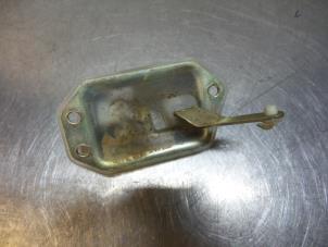 Gebruikte Achterklep Slotmechaniek Chevrolet Matiz 0.8 S,SE Prijs € 20,00 Margeregeling aangeboden door Autodemontagebedrijf Otte