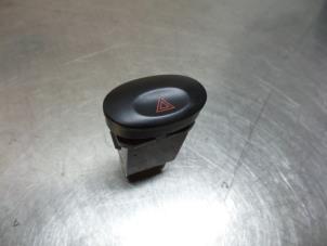 Gebruikte Schakelaar Paniekverlichting Chevrolet Matiz 0.8 S,SE Prijs € 10,00 Margeregeling aangeboden door Autodemontagebedrijf Otte