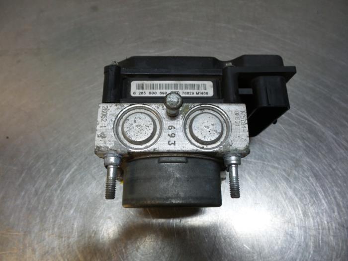 ABS Computer van een Fiat Grande Punto (199) 1.4 2007