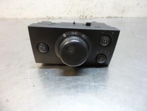 Gebruikte Licht Schakelaar Opel Meriva 1.7 DTI 16V Prijs € 15,00 Margeregeling aangeboden door Autodemontagebedrijf Otte