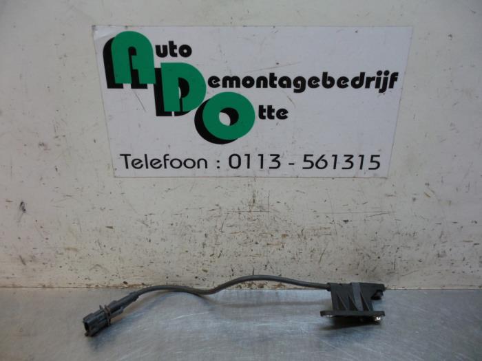 Gebruikte Sensor Nokkenas Opel Zafira (F75) 1.6 16V Prijs € 30,00 Margeregeling aangeboden door Autodemontagebedrijf Otte