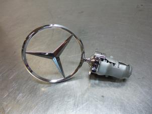 Nieuwe Embleem Mercedes 200 - 500 Prijs € 36,87 Inclusief btw aangeboden door Autodemontagebedrijf Otte
