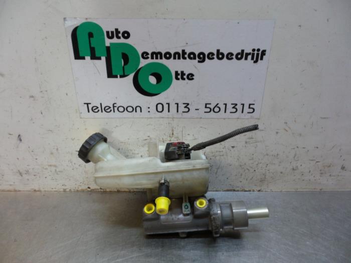 Gebruikte Hoofdremcilinder Ford Transit 2.4 TDdi 16V Prijs € 40,00 Margeregeling aangeboden door Autodemontagebedrijf Otte