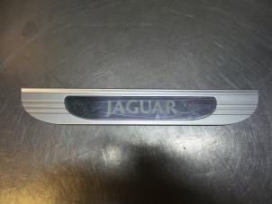 Gebruikte Carrosserielijst Jaguar S-type (X200) 2.5 V6 24V Prijs € 25,00 Margeregeling aangeboden door Autodemontagebedrijf Otte