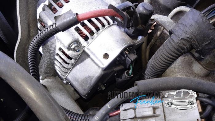 Dynamo van een Jeep Cherokee/Liberty (KJ) 2.5 CRD 16V 2003