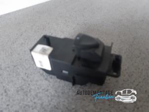 Gebruikte Elektrisch Raam Schakelaar Honda Civic (FK/FN) 2.2 i-CTDi 16V Prijs € 10,00 Margeregeling aangeboden door Franken Autodemontage B.V.