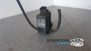 Gebruikte Ruitensproeierpomp voor Kia Rio II (DE) 1.5 CRDi VGT 16V Prijs € 10,00 Margeregeling aangeboden door Franken Autodemontage B.V.