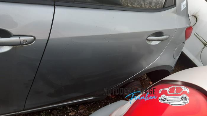 Portier 4Deurs links-achter van een Mazda 2 (DE) 1.3 16V MZR 2012