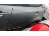 Portier 4Deurs links-achter van een Mazda 2 (DE) 1.3 16V MZR 2012