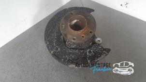 Gebruikte Fusee links-voor BMW 1 serie (E81) 120d 16V Prijs € 45,00 Margeregeling aangeboden door Franken Autodemontage B.V.