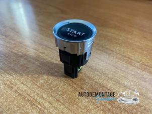 Gebruikte Start/Stop schakelaar Peugeot 508 (8D) 1.6 THP 16V Prijs € 25,00 Margeregeling aangeboden door Franken Autodemontage B.V.