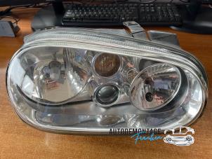 Gebruikte Koplamp rechts Volkswagen Golf IV (1J1) 1.6 16V Prijs € 35,00 Margeregeling aangeboden door Franken Autodemontage B.V.