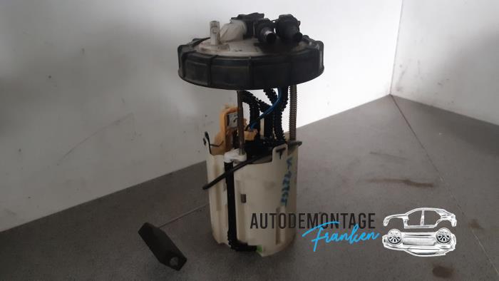 Gebruikte Opvoerpomp Mercedes Vito (639.6) 3.0 120 CDI V6 24V Prijs € 70,00 Margeregeling aangeboden door Franken Autodemontage B.V.