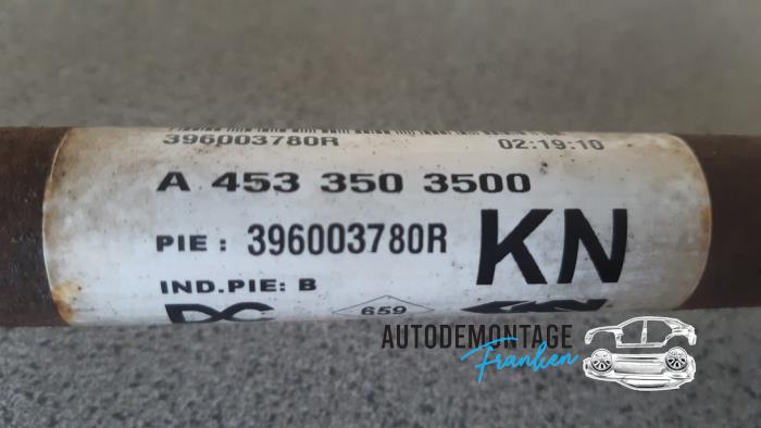 Aandrijfas links-achter van een Renault Twingo III (AH) 1.0 SCe 70 12V 2019