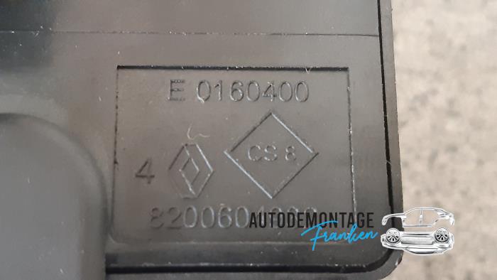 Elektronisch kontaktslot van een Renault Clio IV (5R) 1.5 Energy dCi 90 FAP 2014