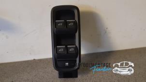 Gebruikte Schakelaar Elektrisch Raam Ford EcoSport (JK8) 1.0 EcoBoost 12V 125 Prijs € 40,00 Margeregeling aangeboden door Franken Autodemontage B.V.