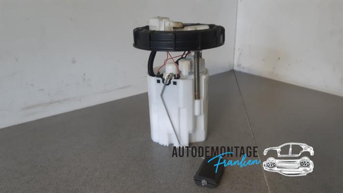 Gebruikte Benzinepomp Renault Twingo III (AH) 1.0 SCe 75 12V Prijs € 60,00 Margeregeling aangeboden door Franken Autodemontage B.V.