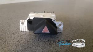 Gebruikte Alarmlicht Schakelaar Ford Focus 1 1.6 16V Prijs € 15,00 Margeregeling aangeboden door Franken Autodemontage B.V.