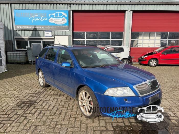 Motor van een Skoda Octavia Combi (1Z5) 2.0 RS TDI PD 16V 2008