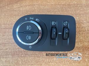 Gebruikte Licht Schakelaar Opel Corsa D 1.2 16V ecoFLEX Bi-Fuel Prijs € 25,00 Margeregeling aangeboden door Franken Autodemontage B.V.