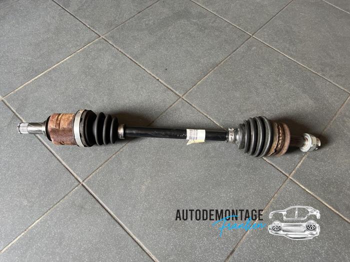 Gebruikte Steekas links-voor Opel Corsa D 1.0 Prijs € 40,00 Margeregeling aangeboden door Franken Autodemontage B.V.