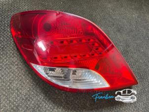 Gebruikte Achterlicht links Peugeot 207/207+ (WA/WC/WM) 1.6 16V VTRi Prijs € 40,00 Margeregeling aangeboden door Franken Autodemontage B.V.
